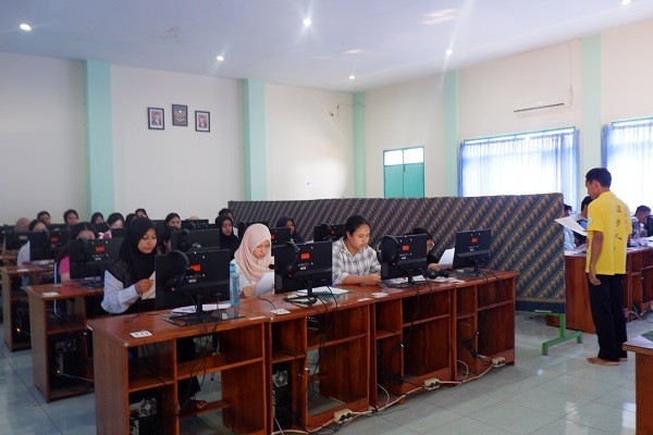 93 Siswa SMA Nurul Jadid Paiton Ikuti Ujian HSK Bertaraf Internasional